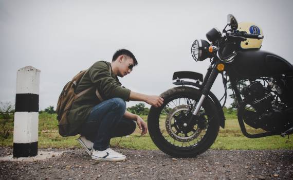 5 Signs That Indicate Your Motorcycle Tyres Must Be Changed On an Urgent Basis