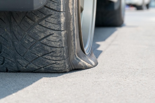 7 Tips to Avoid Sudden Tyre Burst in The Dubai