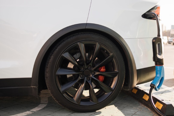 Dubai's Best 5 Electric Car tyre Brands