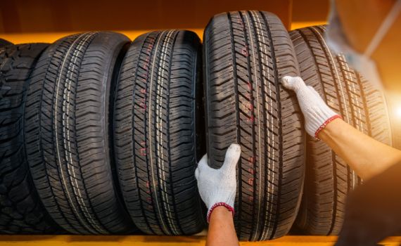 How to Choose the Right Car Tyres for Summer in Dubai?