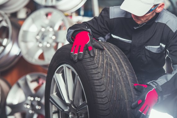 Maintaining Your Car Tyres in Dubai's Hot Climate: Tips and Tricks